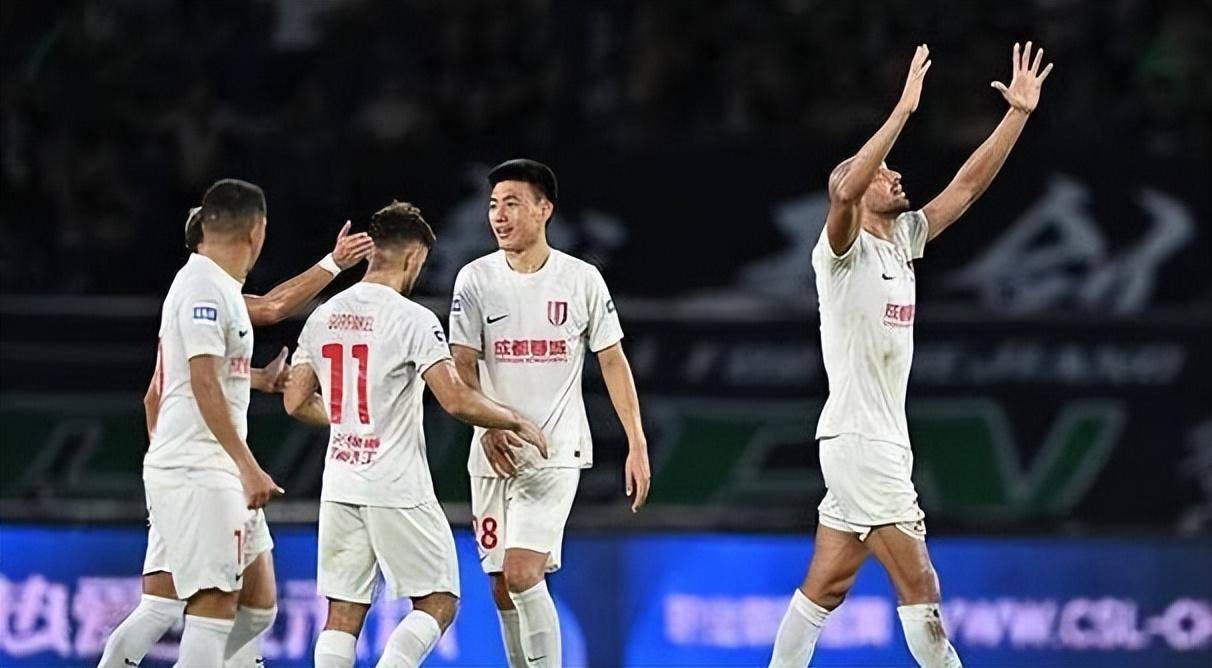 壹号娱乐-上海申花清晨豪取连胜，志在中超名次提升，目标明确，年轻球员得到机会的简单介绍