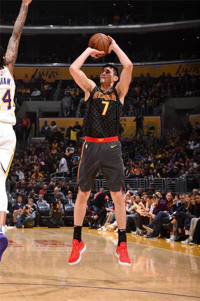 壹号娱乐-包含Scout关键节点精彩发挥，湖人带队取胜！的词条